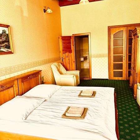 Frýdek-Místek Hotel Maxim מראה חיצוני תמונה