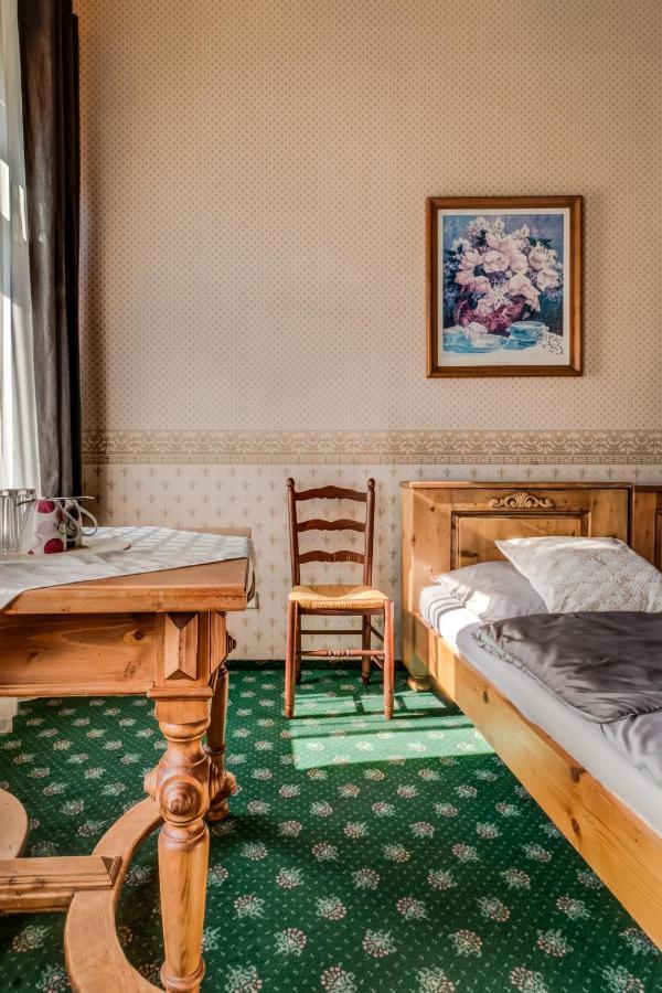 Frýdek-Místek Hotel Maxim מראה חיצוני תמונה