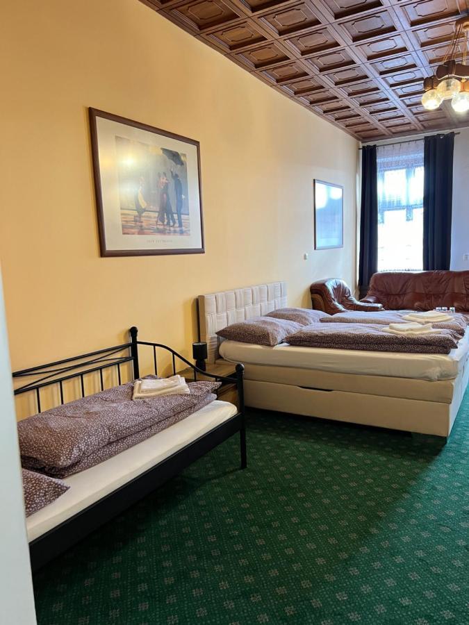 Frýdek-Místek Hotel Maxim מראה חיצוני תמונה