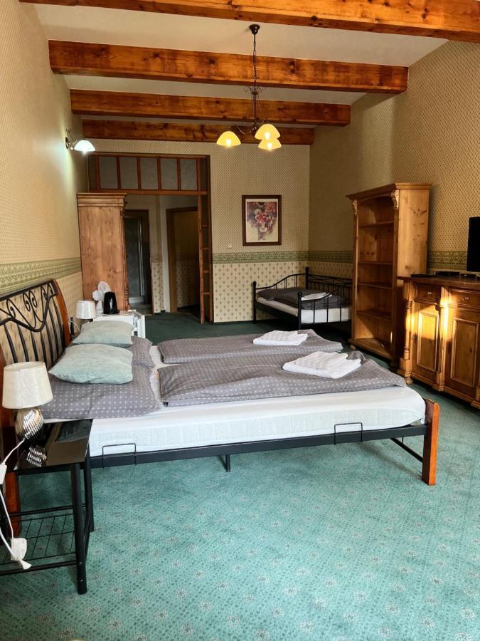 Frýdek-Místek Hotel Maxim מראה חיצוני תמונה