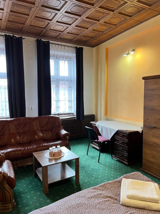 Frýdek-Místek Hotel Maxim מראה חיצוני תמונה