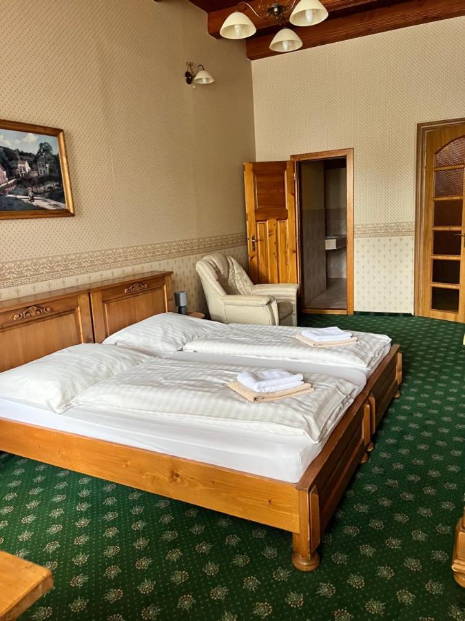 Frýdek-Místek Hotel Maxim מראה חיצוני תמונה