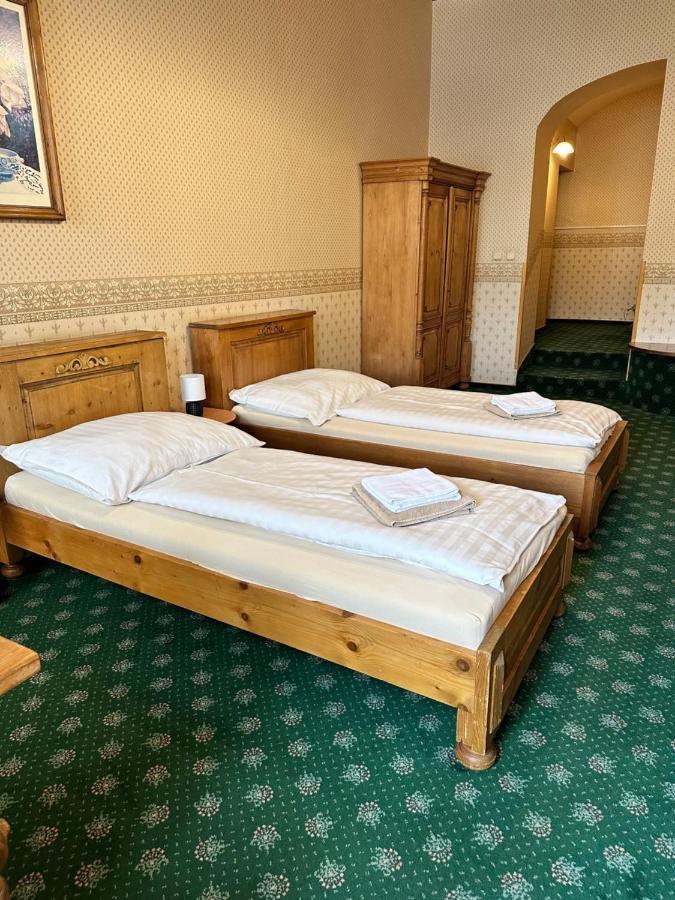 Frýdek-Místek Hotel Maxim מראה חיצוני תמונה