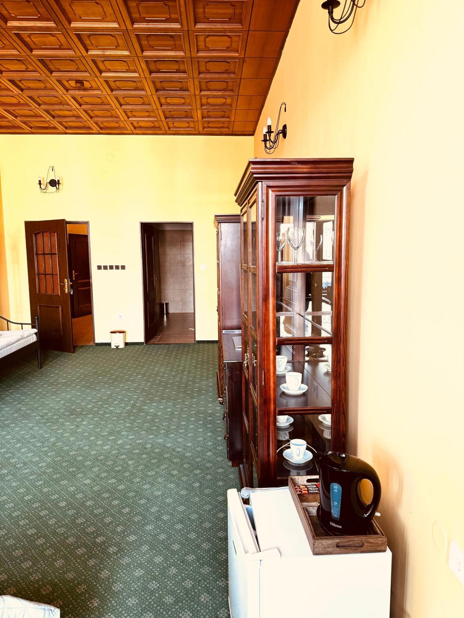 Frýdek-Místek Hotel Maxim מראה חיצוני תמונה