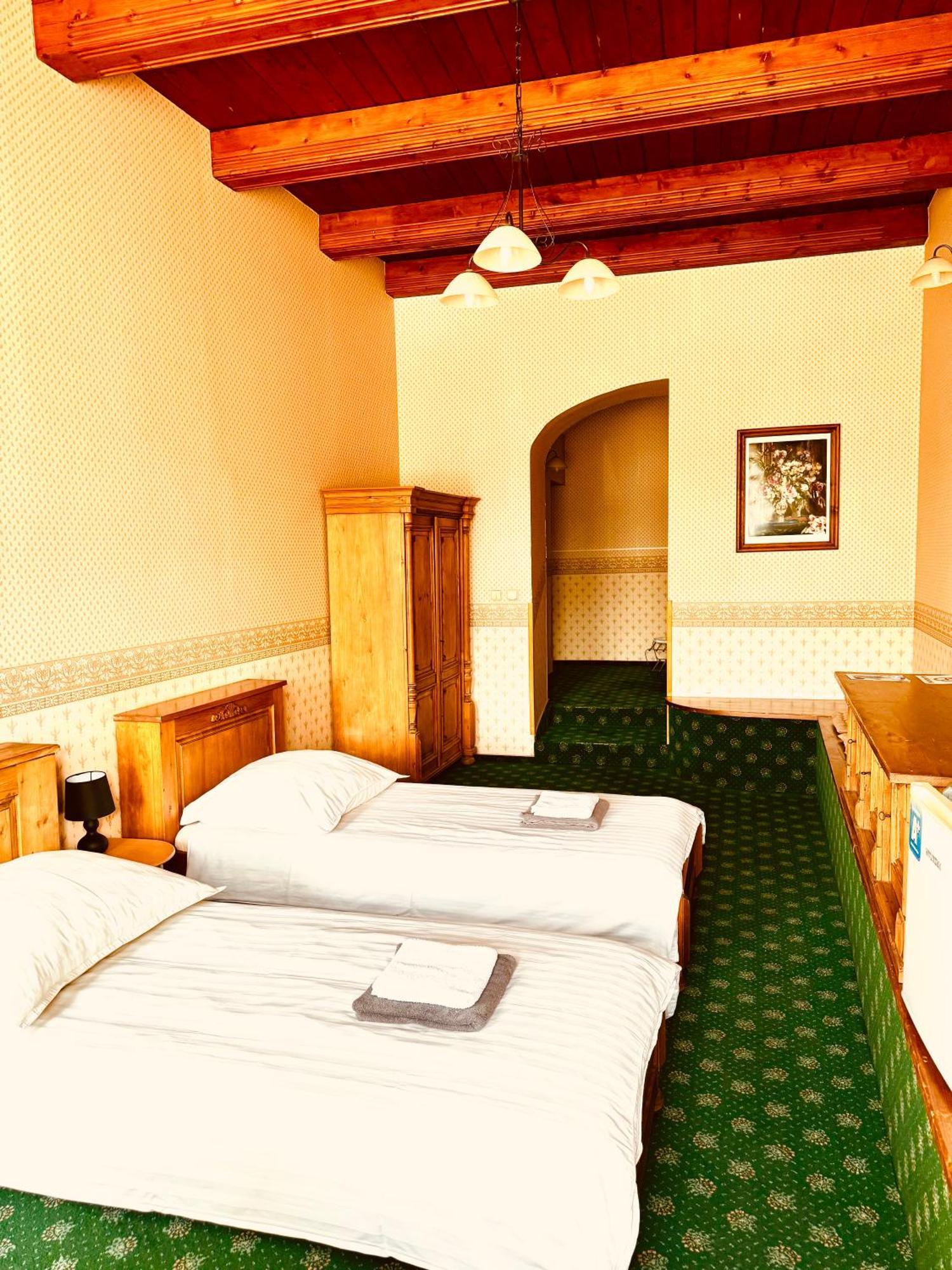 Frýdek-Místek Hotel Maxim מראה חיצוני תמונה